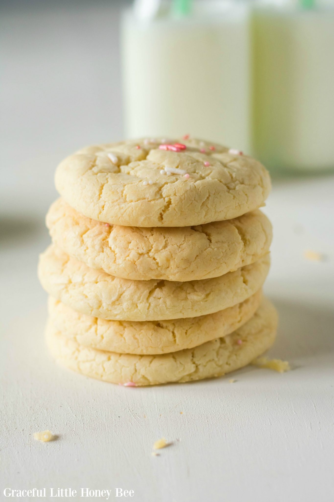 Try these super easy 3-Ingredient Cake Mix Sugar Cookies for a quick and easy dessert on gracefullittlehoneybee.com