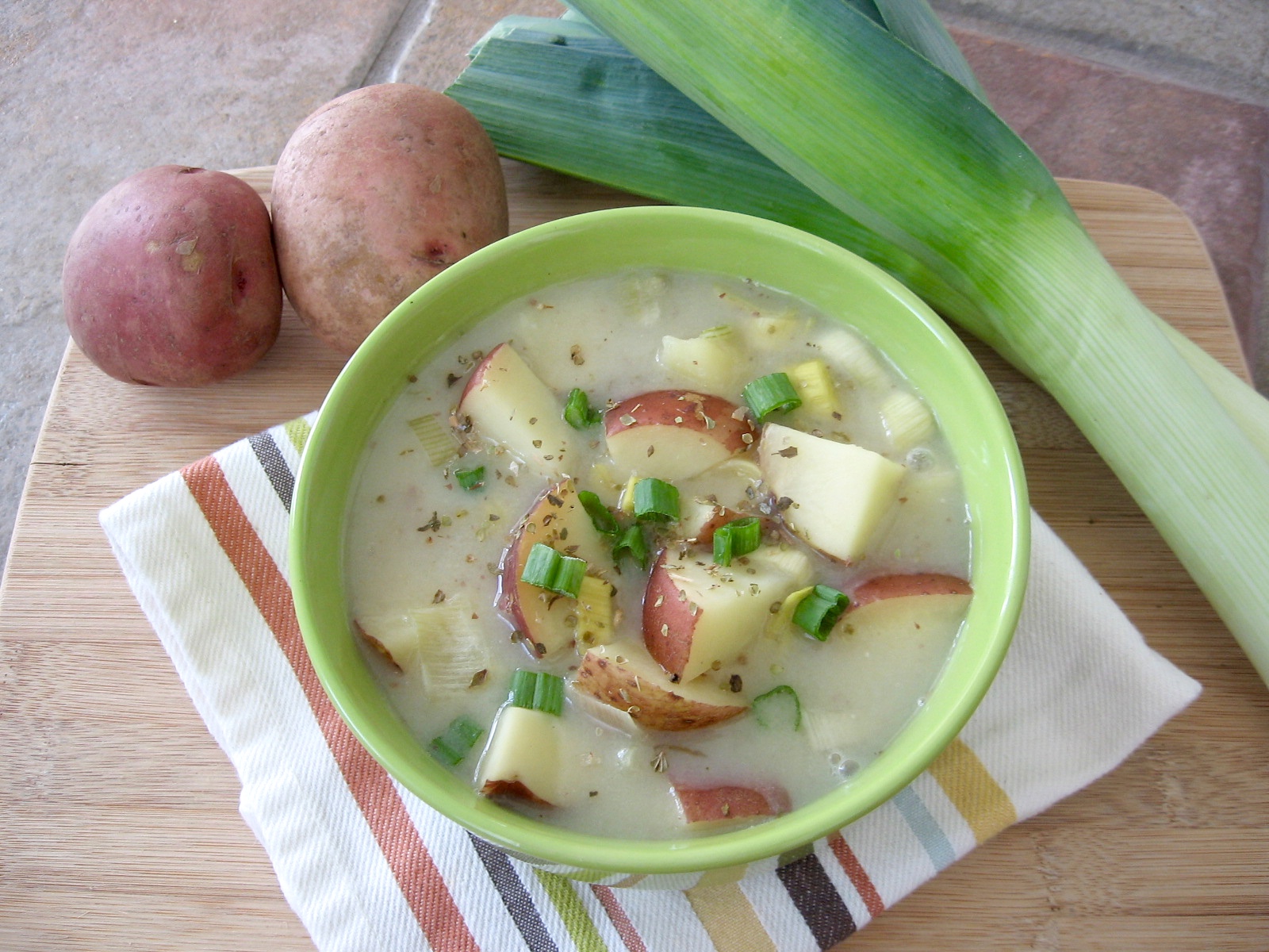 slow-cooker-potato-and-leek-soup-graceful-little-honey-bee