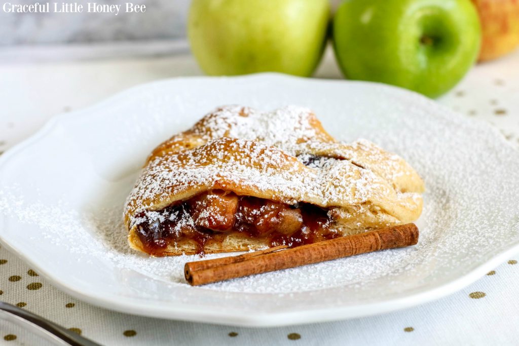 Try a slice of this Apple Pie Crescent Ring for a fun fall dessert the whole family is sure to love on gracefullittlehoneybee.com